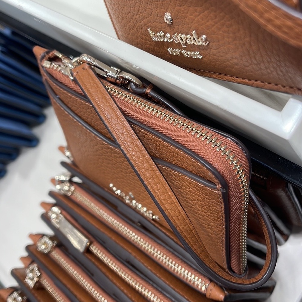 Kate Spade Leila Small Card Holder Wristlet
WARM GINGERBREAD - Picture 3 of 16